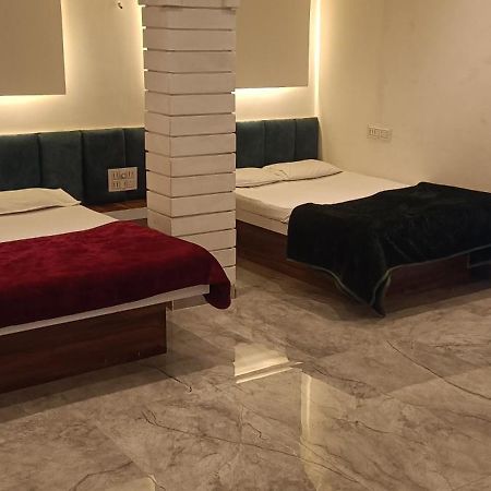 Maharaja Guest House Nashikkar Akalkot ภายนอก รูปภาพ