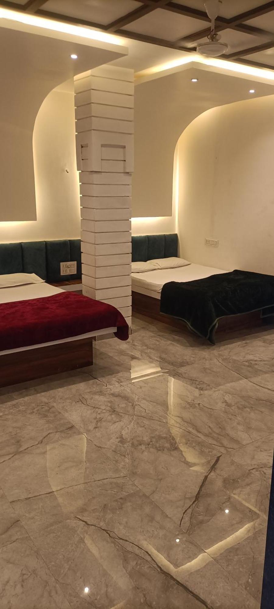 Maharaja Guest House Nashikkar Akalkot ภายนอก รูปภาพ